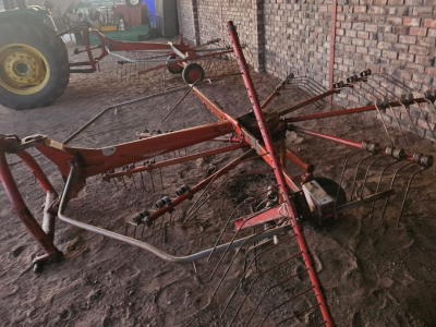 2 × Khun Roteer Harke (een is vir parte)