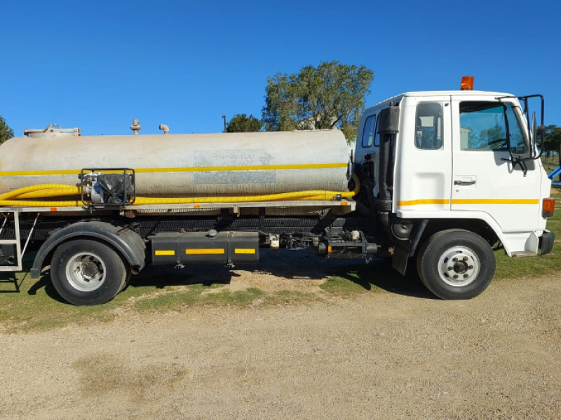 Isuzu F5000 Water Truck
