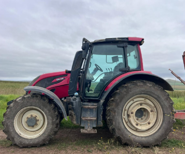 2019 Valtra N134 Hitech Tractor 9000